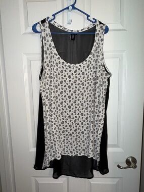 Sleeveless Skull Print hi-low Tank Top with sheer back - Black & White size 1